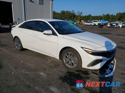 Czwarte zdjęcie samochodu z boku: 2024 HYUNDAI ELANTRA SEL VIN:KMHLM4DG5RU637175 - miniatura
