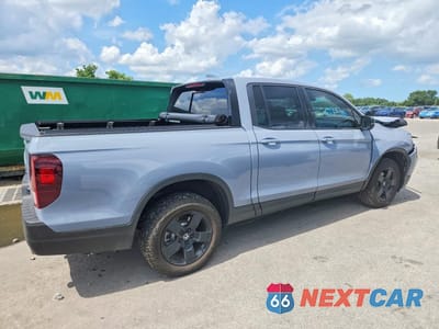 Trzecie zdjęcie samochodu z tyłu: 2026 HONDA RIDGELINE BLACK EDITION VIN:5FPYK3F81TB027278 - miniatura