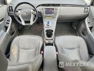 Zdjęcie 8 z 12 samochodu: 2011 TOYOTA PRIUS FOUR VIN:JTDKN3DU2B0265367 - miniatura