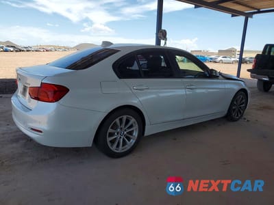 Trzecie zdjęcie samochodu z tyłu: 2016 BMW 320 I VIN:WBA8E1G51GNT34284 - miniatura