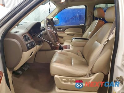 Zdjęcie 7 z 14 samochodu: 2010 CHEVROLET SUBURBAN K1500 LTZ VIN:1GNUKKE36AR268050 - miniatura