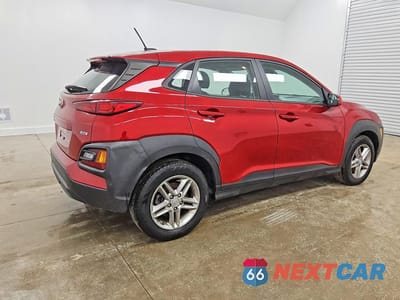 Trzecie zdjęcie samochodu z tyłu: 2021 HYUNDAI KONA SE VIN:KM8K1CAA5MU675240 - miniatura