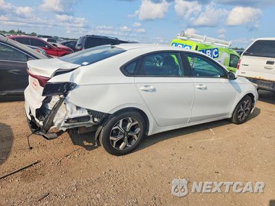 Trzecie zdjęcie samochodu z tyłu: 2021 KIA FORTE LXS VIN:3KPF24AD0ME354028 - miniatura