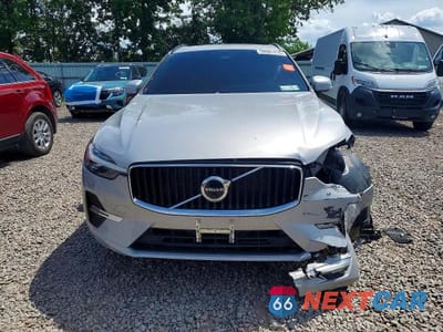 Piąte zdjęcie samochodu w środku: 2022 VOLVO XC60 B5 MOMENTUM VIN:YV4L12RK1N1034909 - miniatura