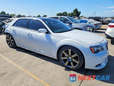Czwarte zdjęcie samochodu z boku: 2014 CHRYSLER 300 SRT-8 6.4L VIN:2C3CCAFJ7EH257870 - miniatura
