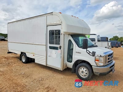 Czwarte zdjęcie samochodu z boku: 2008 FORD ECONOLINE E350 SUPER DUTY CUTAWAY VAN VIN:1FD2E35L58DA68647 - miniatura