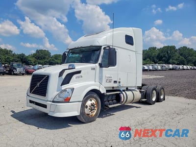 2013 VOLVO VNL SEMI TRUCK 4V4NC9TH4DN568607 - główne zdjęcie licytacji z USA - miniatura