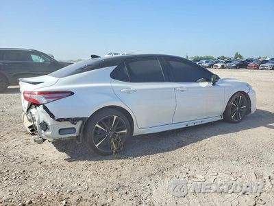 Trzecie zdjęcie samochodu z tyłu: 2018 TOYOTA CAMRY XSE V6 VIN:4T1BZ1HK0JU015534 - miniatura