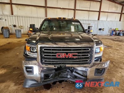Piąte zdjęcie samochodu w środku: 2017 GMC SIERRA K2500 HEAVY DUTY VIN:1GT12REG7HF173063 - miniatura
