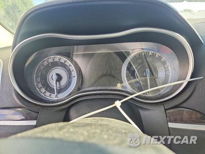 Zdjęcie 9 z 12 samochodu: 2019 CHRYSLER 300 LIMITED VIN:2C3CCAKG5KH722815 - miniatura