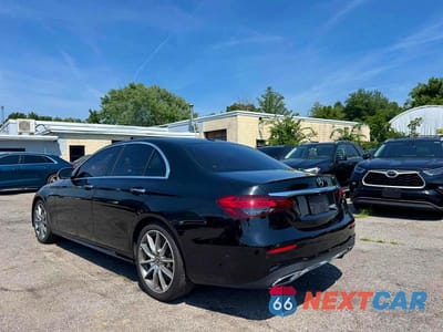 Trzecie zdjęcie samochodu z tyłu: 2021 MERCEDES-BENZ E 450 4MATIC VIN:W1KZF5KB6MA884579 - miniatura