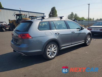 Trzecie zdjęcie samochodu z tyłu: 2017 VOLKSWAGEN GOLF ALLTRACK S VIN:3VWH17AU0HM521008 - miniatura