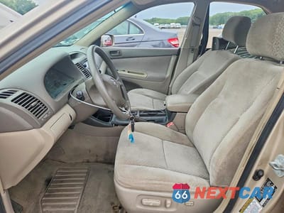 Zdjęcie 7 z 12 samochodu: 2004 TOYOTA CAMRY LE VIN:4T1BE32K04U355139 - miniatura