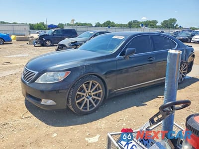 2009 LEXUS LS 460 JTHCL46F295002614 - główne zdjęcie licytacji z USA - miniatura