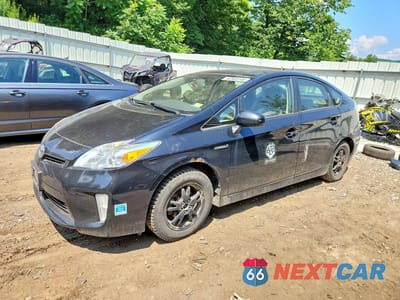 2013 TOYOTA PRIUS THREE JTDKN3DU5D1718720 - główne zdjęcie licytacji z USA - miniatura
