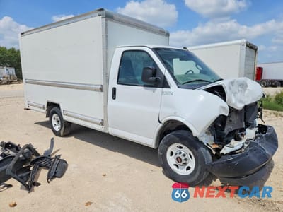 Czwarte zdjęcie samochodu z boku: 2022 GMC SAVANA BOX TRUCK VIN:1GD07RFP8N1165179 - miniatura