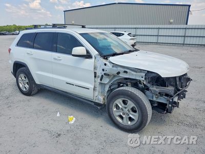 Czwarte zdjęcie samochodu z boku: 2017 JEEP GRAND CHEROKEE LAREDO VIN:1C4RJEAG2HC923443 - miniatura