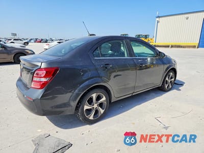 Trzecie zdjęcie samochodu z tyłu: 2019 CHEVROLET SONIC PREMIER VIN:1G1JF5SB9K4121175 - miniatura