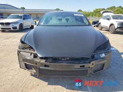 Piąte zdjęcie samochodu w środku: 2018 TESLA MODEL S VIN:5YJSA1E25JF243151 - miniatura