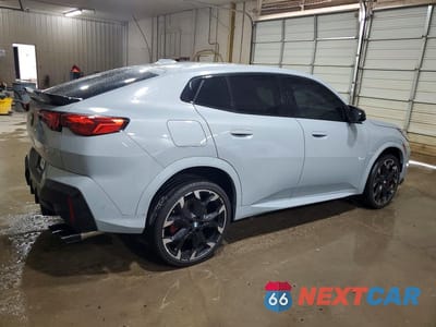 Trzecie zdjęcie samochodu z tyłu: 2026 BMW X2 M35I VIN:WBX83GM02T5570315 - miniatura