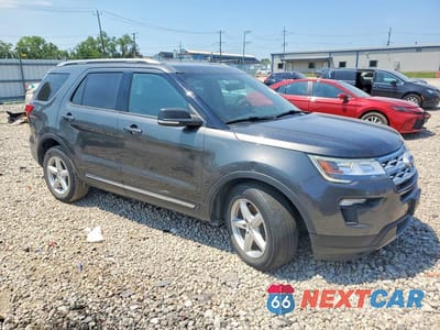 Czwarte zdjęcie samochodu z boku: 2019 FORD EXPLORER XLT VIN:1FM5K7D89KGB20989 - miniatura