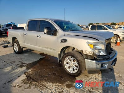 Czwarte zdjęcie samochodu z boku: 2017 NISSAN TITAN XD SV VIN:1N6AA1F23HN550045 - miniatura