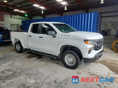 Czwarte zdjęcie samochodu z boku: 2024 CHEVROLET SILVERADO K1500 VIN:1GCRDAEK4RZ176635 - miniatura