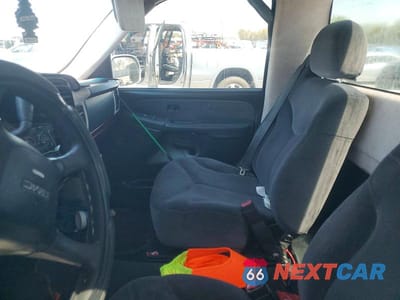 Zdjęcie 7 z 12 samochodu: 2002 GMC NEW SIERRA C1500 VIN:1GTEC14W22Z179111 - miniatura