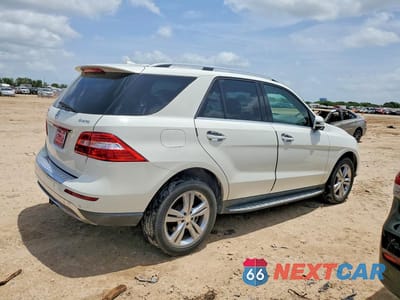 Trzecie zdjęcie samochodu z tyłu: 2013 MERCEDES-BENZ ML 350 4MATIC VIN:4JGDA5HB3DA199686 - miniatura