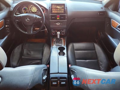 Zdjęcie 8 z 12 samochodu: 2011 MERCEDES-BENZ C 300 VIN:WDDGF5EB7BA518128 - miniatura