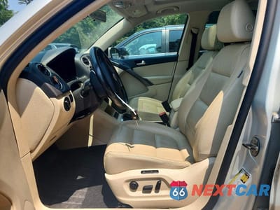 Zdjęcie 7 z 12 samochodu: 2010 VOLKSWAGEN TIGUAN SE VIN:WVGBV7AXXAW510350 - miniatura