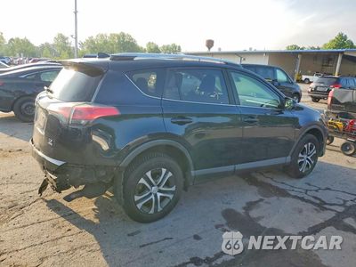 Trzecie zdjęcie samochodu z tyłu: 2017 TOYOTA RAV4 LE VIN:JTMBFREV2HJ174478 - miniatura