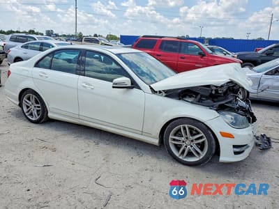 Czwarte zdjęcie samochodu z boku: 2012 MERCEDES-BENZ C 300 4MATIC VIN:WDDGF8BB9CR234783 - miniatura