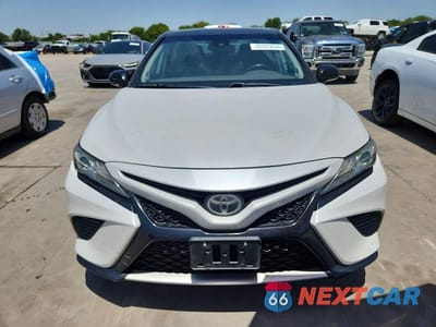 Piąte zdjęcie samochodu w środku: 2019 TOYOTA CAMRY XSE VIN:4T1B61HK1KU280764 - miniatura