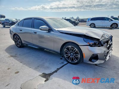 Czwarte zdjęcie samochodu z boku: 2024 BMW 530 I VIN:WBA43FJ01RCR14261 - miniatura