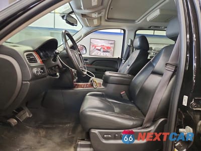 Zdjęcie 7 z 13 samochodu: 2014 CHEVROLET SUBURBAN C1500 LTZ VIN:1GNSCKE01ER106780 - miniatura