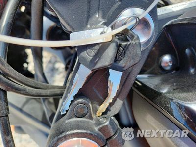 Zdjęcie 8 z 9 samochodu: 2016 YAMAHA YZFR3 VIN:MH3RH06YXGK014095 - miniatura