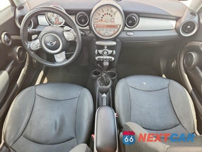 Zdjęcie 8 z 12 samochodu: 2008 MINI COOPER VIN:WMWMF33578TT66280 - miniatura