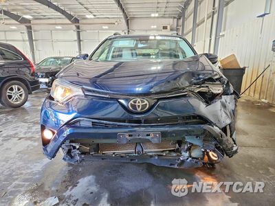 Piąte zdjęcie samochodu w środku: 2018 TOYOTA RAV4 XLE VIN:JTMRFREV6JJ245556 - miniatura