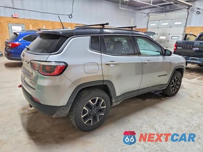 Trzecie zdjęcie samochodu z tyłu: 2019 JEEP COMPASS TRAILHAWK VIN:3C4NJDDBXKT627333 - miniatura