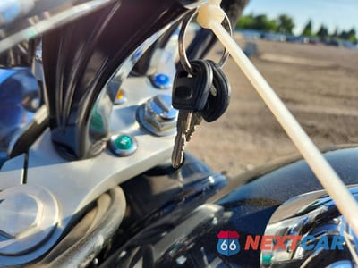 Zdjęcie 8 z 9 samochodu: 2000 HONDA VT750 CD2 VIN:JH2RC4469YM200522 - miniatura
