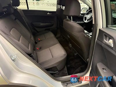 Zdjęcie 6 z 10 samochodu: 2020 KIA SPORTAGE LX VIN:KNDPMCAC9L7705663 - miniatura