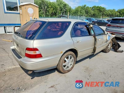 Trzecie zdjęcie samochodu z tyłu: 1995 HONDA ACCORD EX VIN:1HGCE1892SA004217 - miniatura
