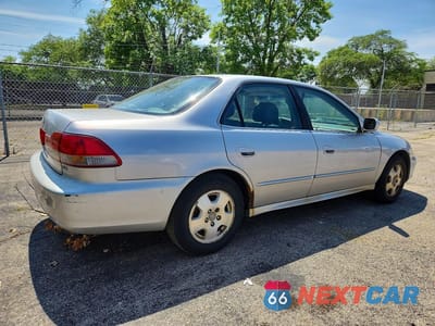 Trzecie zdjęcie samochodu z tyłu: 2002 HONDA ACCORD EX VIN:1HGCG16552A026884 - miniatura