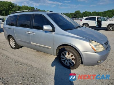 Czwarte zdjęcie samochodu z boku: 2006 KIA SEDONA LX VIN:KNDMB233166081593 - miniatura
