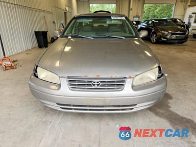 Piąte zdjęcie samochodu w środku: 1998 TOYOTA CAMRY XLE VIN:4T1BG28K8WU346817 - miniatura