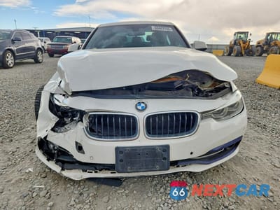 Piąte zdjęcie samochodu w środku: 2016 BMW 328 XI SULEV VIN:WBA8E3G55GNU04199 - miniatura