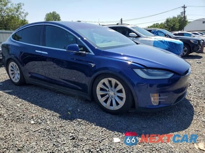 Czwarte zdjęcie samochodu z boku: 2017 TESLA MODEL X VIN:5YJXCBE24HF054703 - miniatura