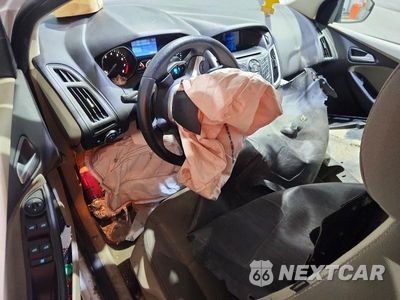 Zdjęcie 8 z 12 samochodu: 2014 FORD FOCUS SE VIN:1FADP3F2XEL261798 - miniatura