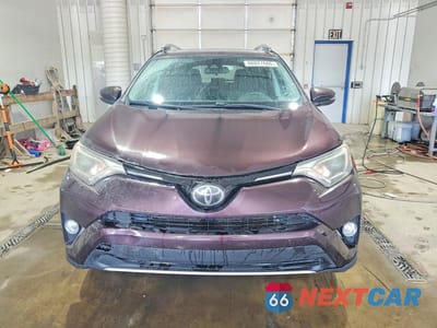 Piąte zdjęcie samochodu w środku: 2018 TOYOTA RAV4 XLE VIN:2T3RFREV3JW787392 - miniatura